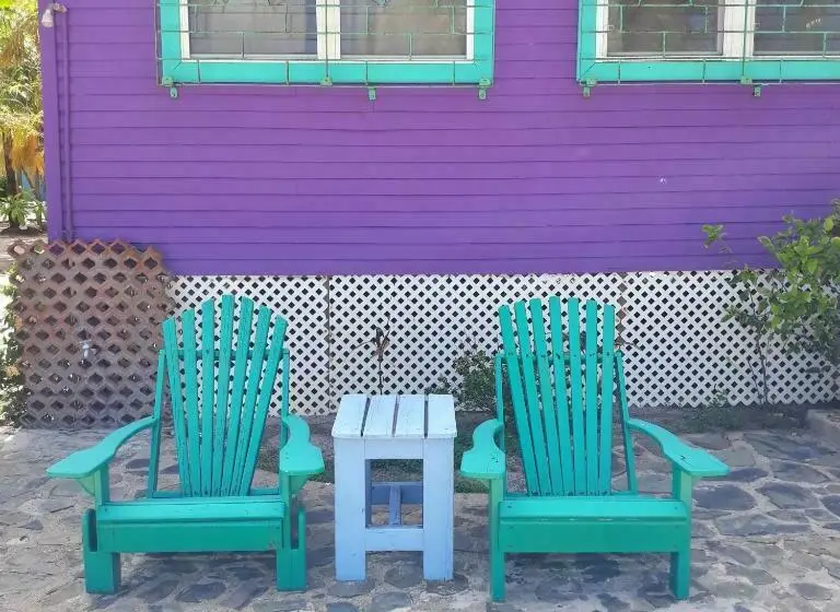 استودیوی استاندارد با چشم‌انداز دریا, Coco's Beachfront Cabanas