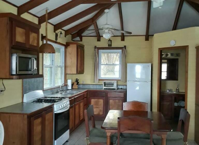 استودیوی استاندارد با چشمانداز دریا, Coco's Beachfront Cabanas