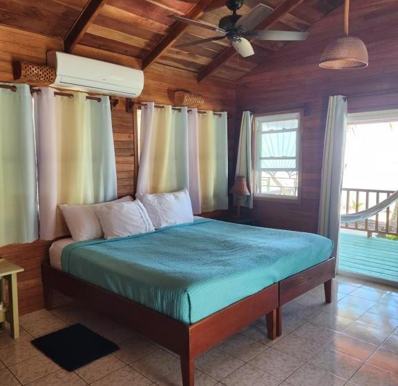 استودیوی استاندارد با چشمانداز دریا, Coco's Beachfront Cabanas