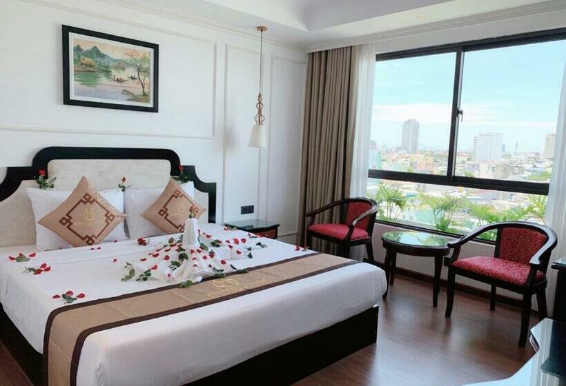 مجموعه ویستا شهر, Khanh Linh