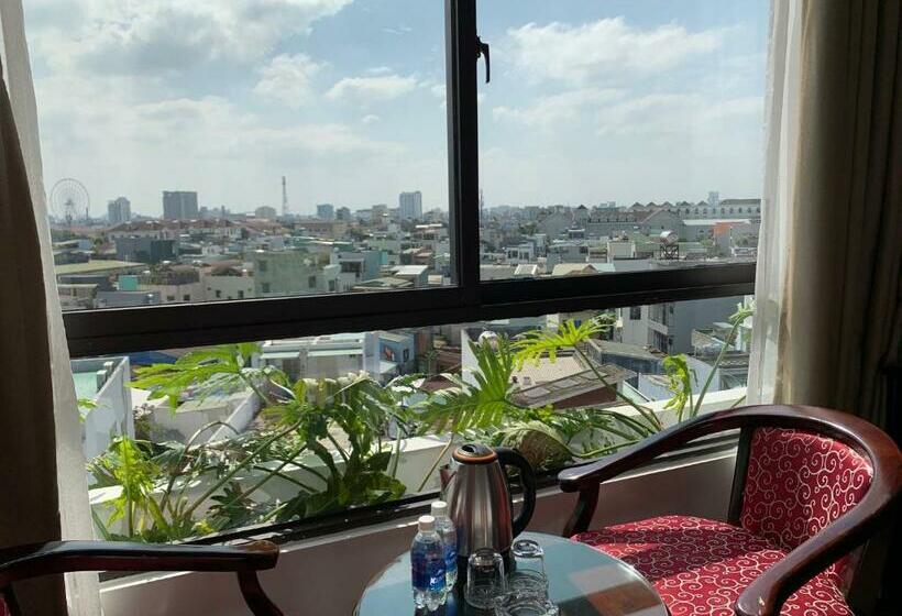 مجموعه ویستا شهر, Khanh Linh