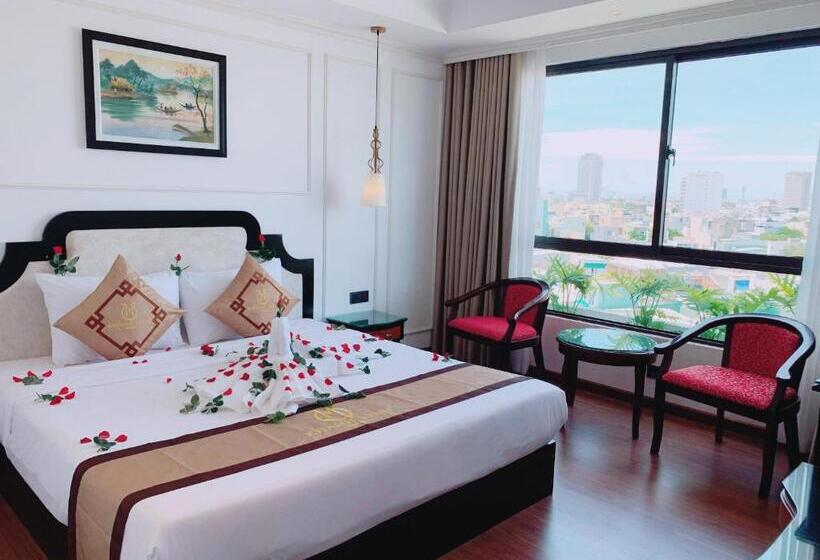 مجموعه ویستا شهر, Khanh Linh