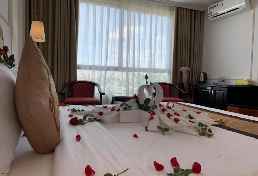 مجموعه ویستا شهر, Khanh Linh