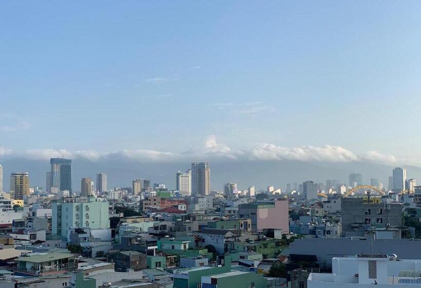 مجموعه ویستا شهر, Khanh Linh