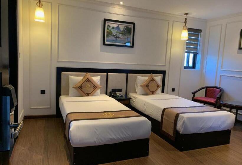 اتاق سوپریور با چشمانداز شهر, Khanh Linh