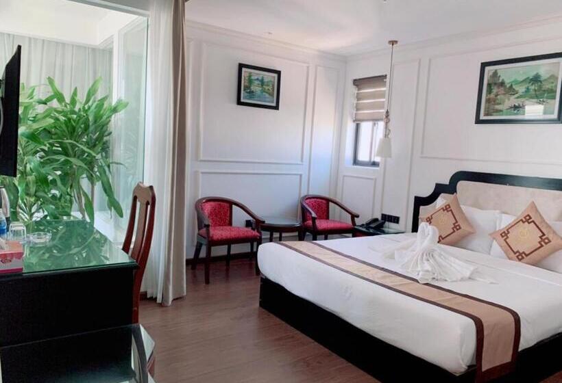 اتاق لوکس, Khanh Linh