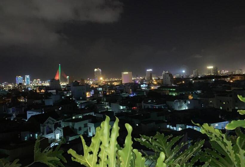 مجموعه ویستا شهر, Khanh Linh