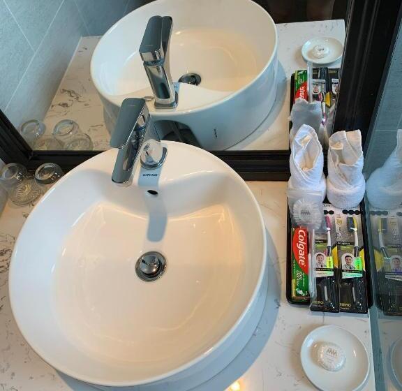 اتاق استاندارد, Khanh Linh