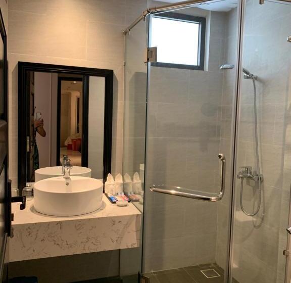 اتاق استاندارد, Khanh Linh