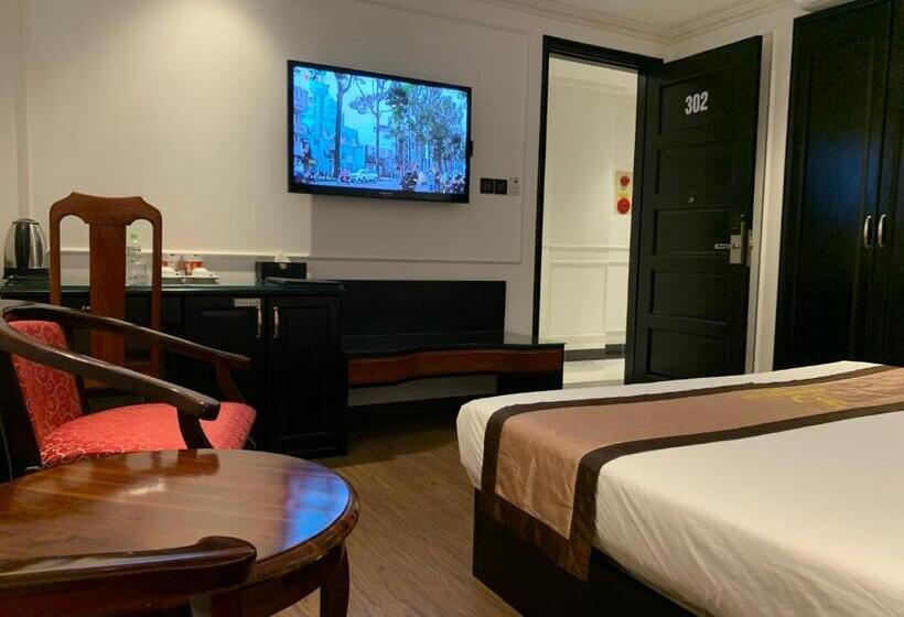 اتاق استاندارد, Khanh Linh