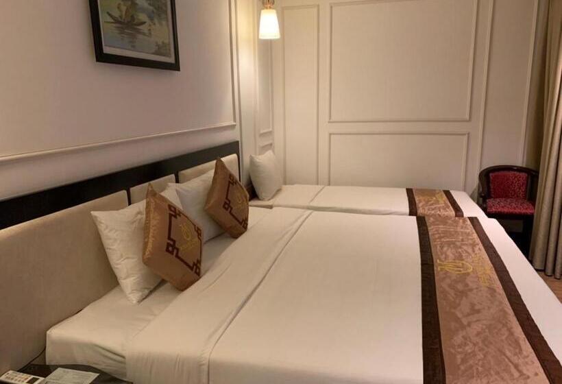 اتاق خانوادگی, Khanh Linh