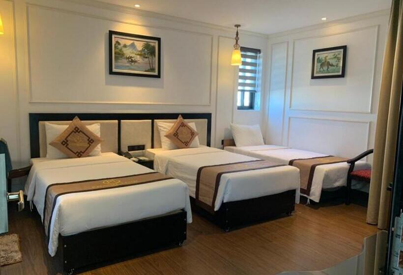 اتاق استاندارد سه نفره, Khanh Linh