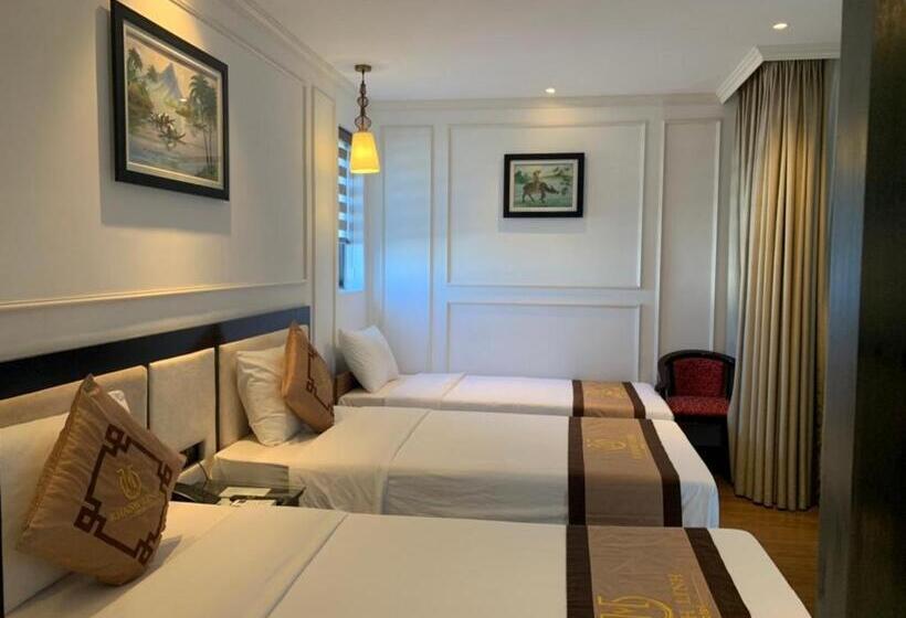 اتاق استاندارد سه نفره, Khanh Linh