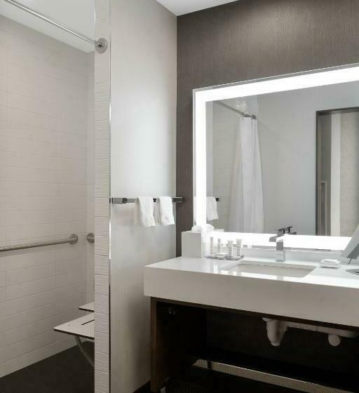 스탠다드 룸 킹사이즈 침대, Marriott Tacoma Downtown