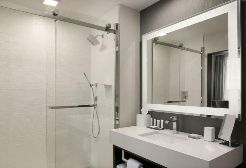 스탠다드 룸 킹사이즈 침대, Marriott Tacoma Downtown