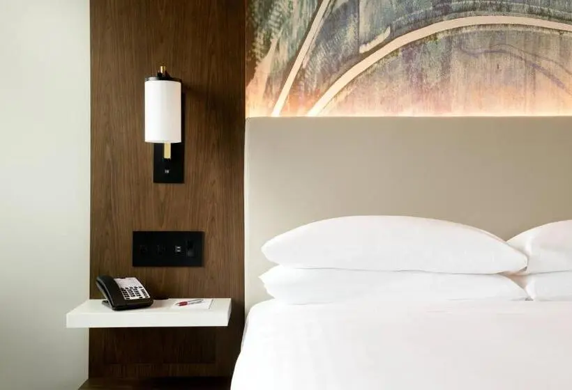 キングサイズベッドのスタンダードルーム, Marriott Tacoma Downtown