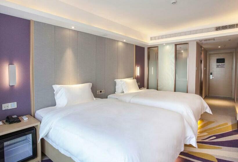 Номер Deluxe, Lavande Hotel Zigong Tanmulin Lantern Park
