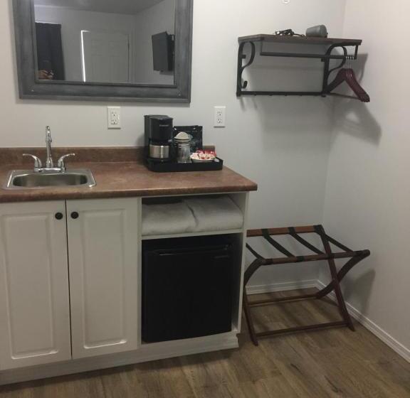 غرفة قياسية, Humpback Inn