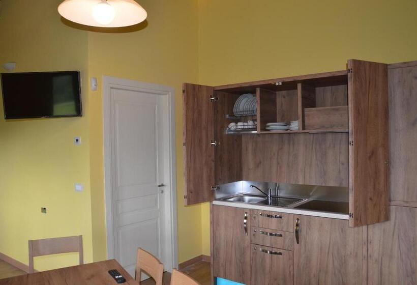 استودیوی لوکس, I Fiori Del Pollino   Guest House
