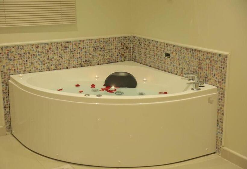 Полулюкс, Amaken Apart