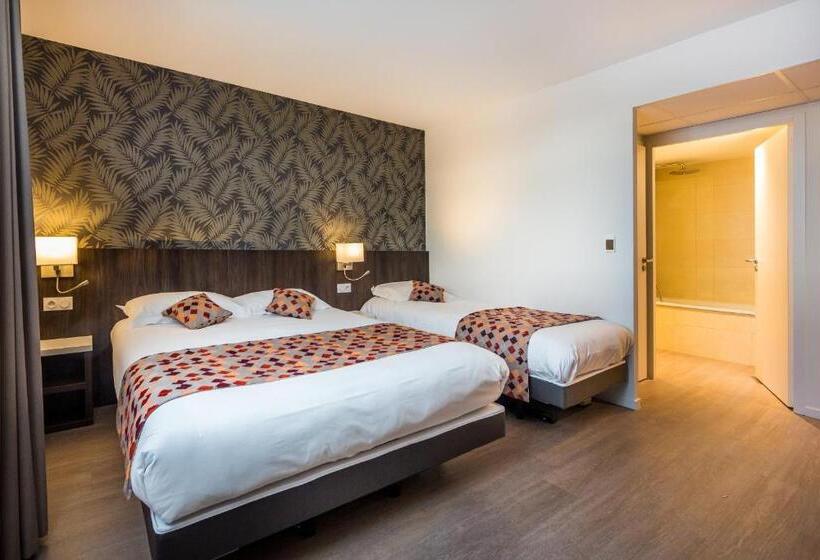 חדר סופריור לארבעה, Brit Hotel Ploermel   Hotel De L Hippodrome