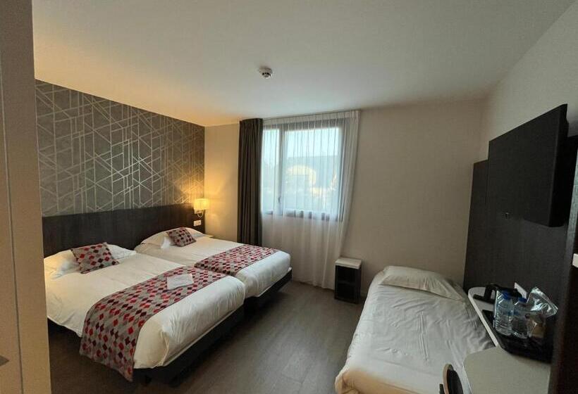 חדר סופריור לשלושה, Brit Hotel Ploermel   Hotel De L Hippodrome