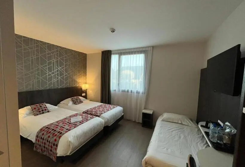 スーペリアトリプルルーム, Brit Hotel Ploermel   Hotel De L Hippodrome