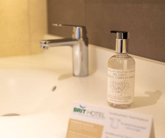 חדר סופריור לארבעה, Brit Hotel Ploermel   Hotel De L Hippodrome