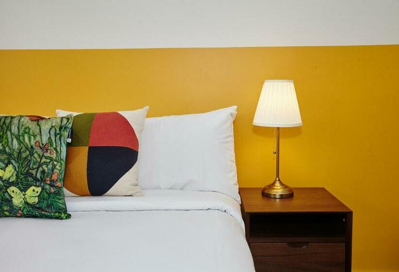 اتاق استاندارد با سرویس بهداشتی مشترک, The Erko