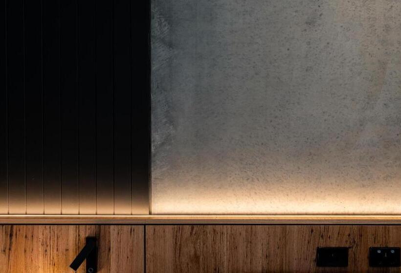 スタンダードルーム, Verge Launceston