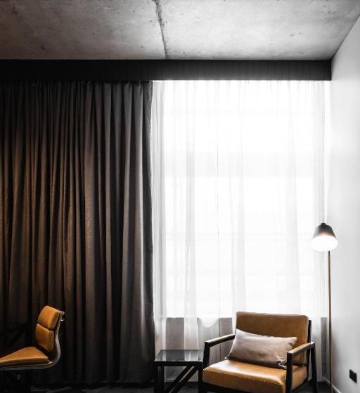 スタンダードルーム, Verge Launceston