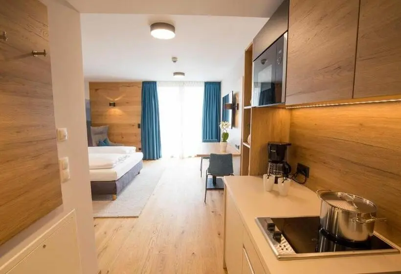 スーペリアスタジオ, Leo Apartments Miesbach