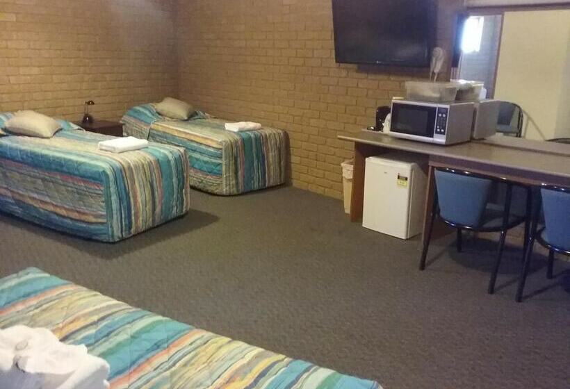 Семейный Номер, Darling Junction Motor Inn