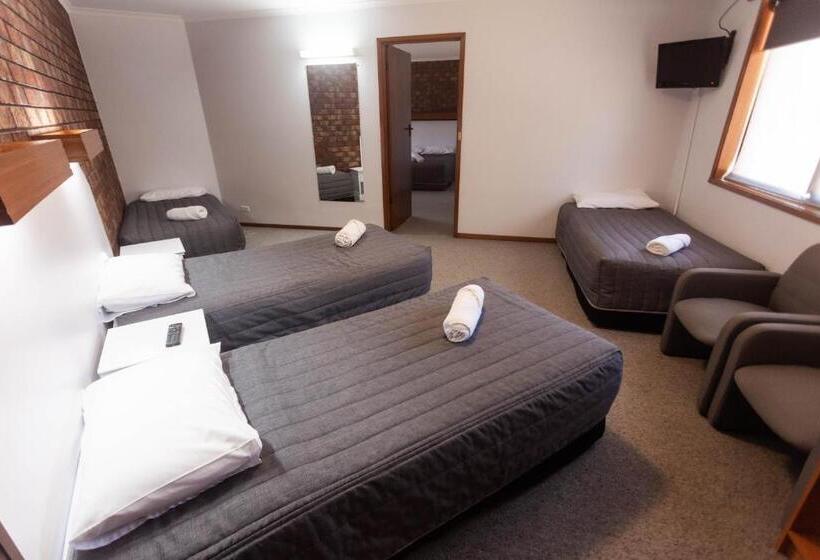 Семейный Номер, Donald Motor Lodge