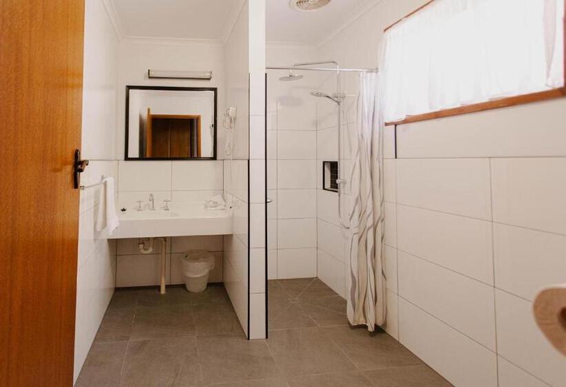 חדר סטנדרט מותאם לאדם עם מוגבלויות, Donald Motor Lodge