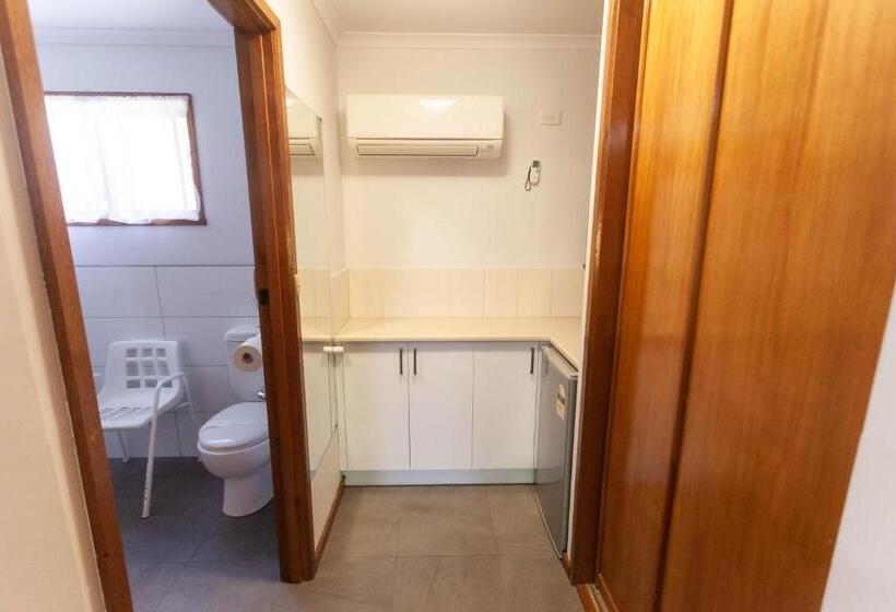 חדר סטנדרט מותאם לאדם עם מוגבלויות, Donald Motor Lodge