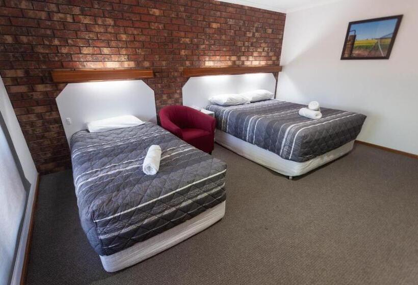 חדר סטנדרט מותאם לאדם עם מוגבלויות, Donald Motor Lodge