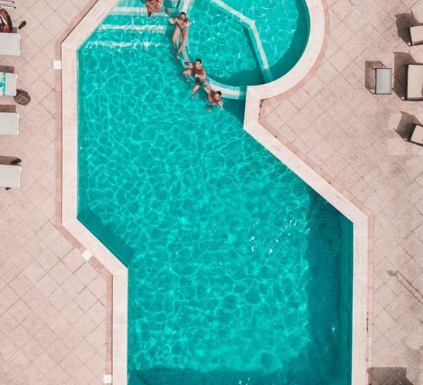 جناح جونيور مزوَّد بتراس, Peperosa B&b And Events