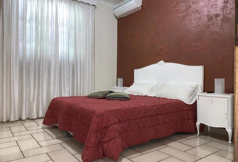 Стандартный внешний трехместный номер с ванной комнатой, Peperosa B&b And Events