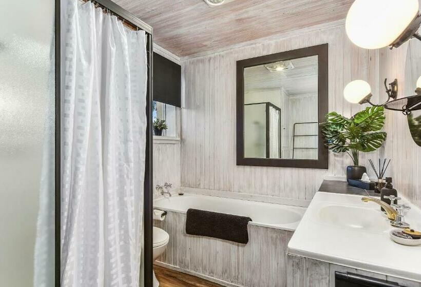 خانه 4 خوابه, The Jazz B&b