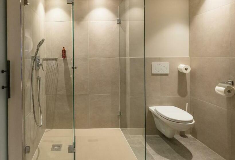 إستوديو قياسى, Vier Studios & Restaurant