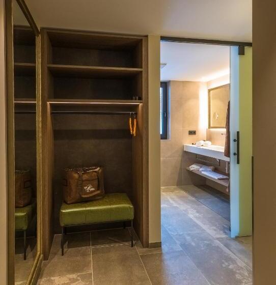 إستوديو سوبيريور, Vier Studios & Restaurant