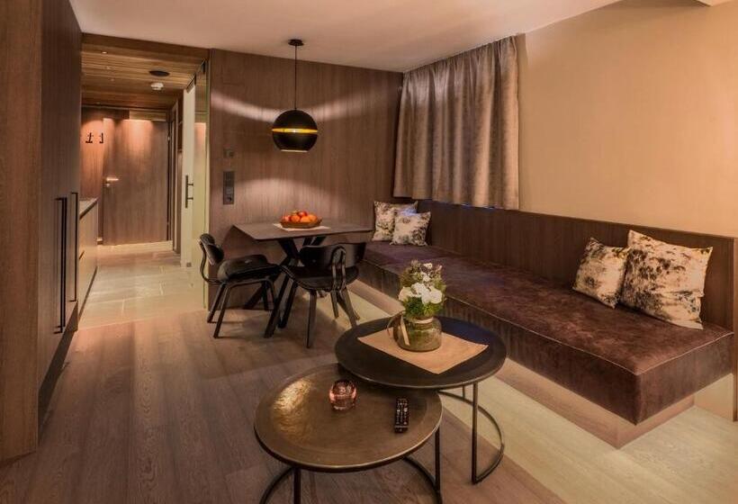 إستوديو قياسى, Vier Studios & Restaurant