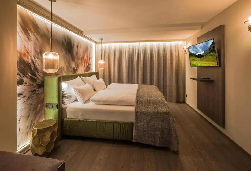 Standart Stüdyo, Vier Studios & Restaurant