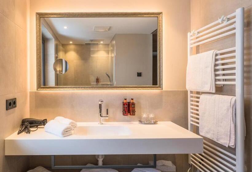 إستوديو ديلوكس, Vier Studios & Restaurant