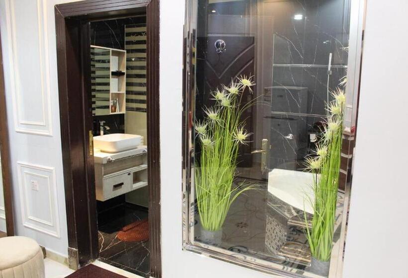 סוויטה עם ג'קוזי, Laylati Al Yarmouk