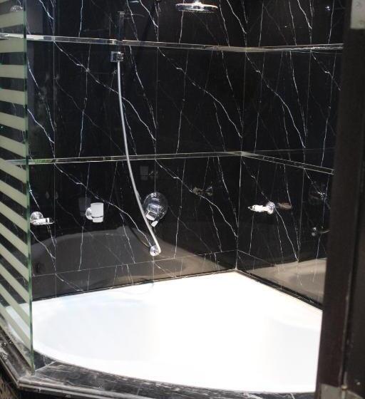 סוויטה עם ג'קוזי, Laylati Al Yarmouk