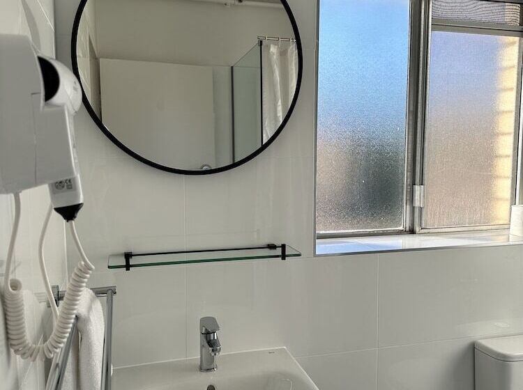 اتاق لوکس, Adelaide Airport Motel