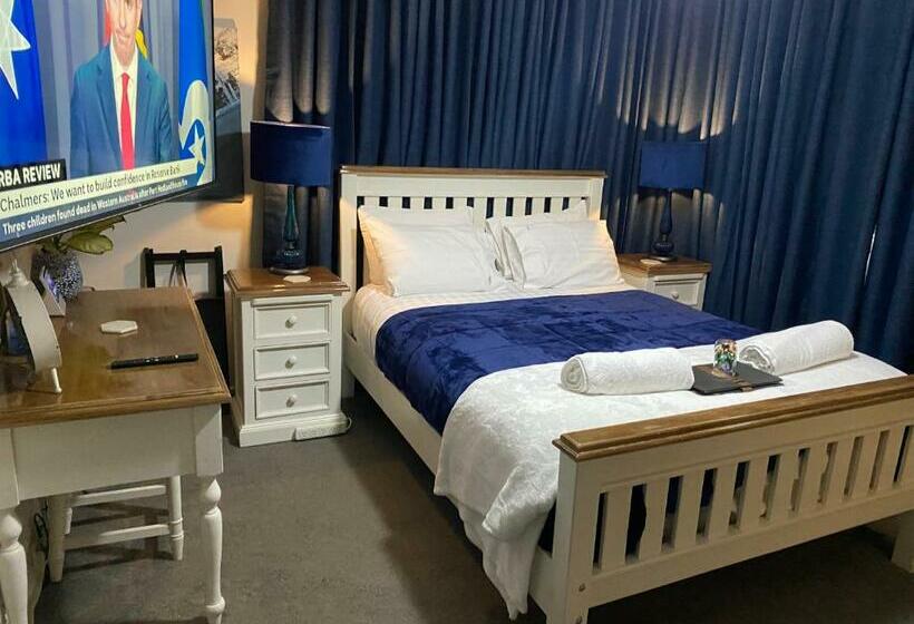 سوییت لوکس, Freshwater Bnb