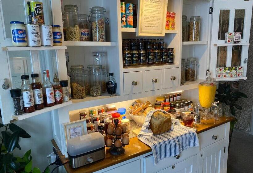 سوییت لوکس, Freshwater Bnb